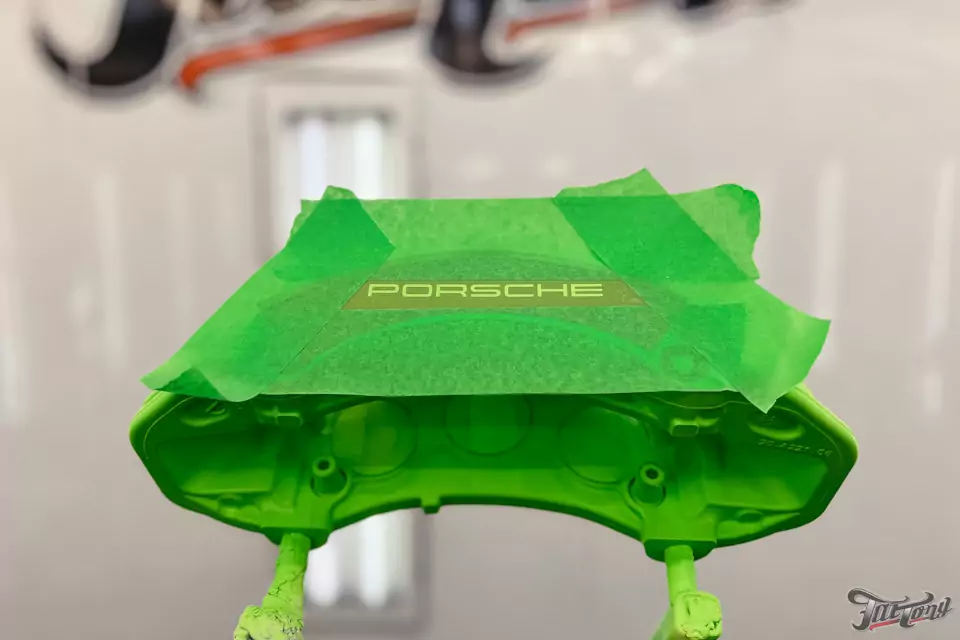 Окрас суппортов для Porsche Cayenne в цвет Acid Green